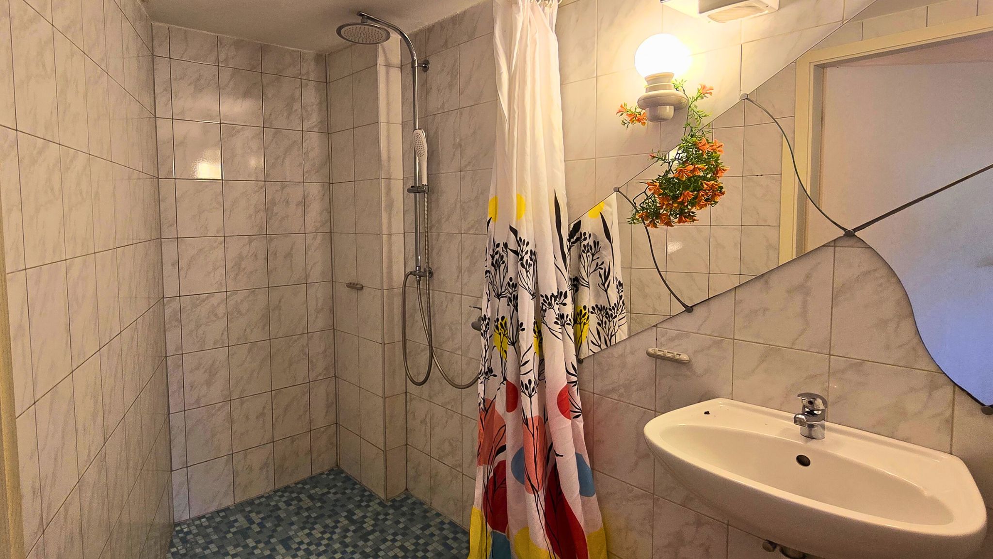 Ferienwohnung bis 5 Pers. (rollstuhlgerecht, 2 SZ) Ferienwohnung bis 5 Pers. (rollstuhlgerecht, 2 SZ)